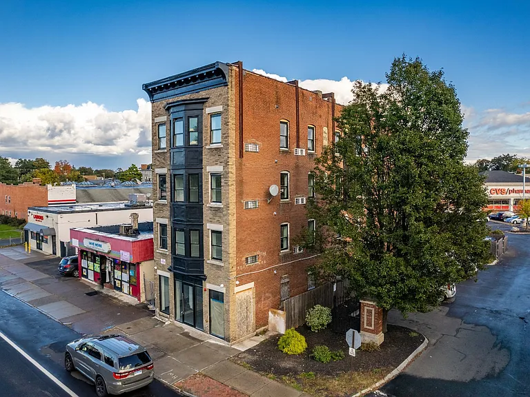 1260 Main St #204 — Photo 34