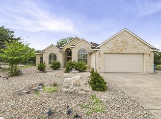 2016 Crown Ridge Dr, Kerrville, TX 78028
