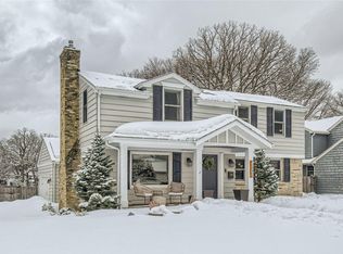 4501 Oak Dr, Edina, MN 55424