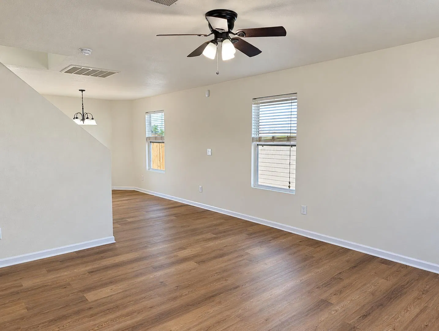 204 Dormont Dr NE — Photo 2