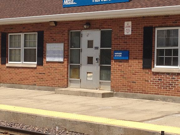 2 blocks to Metra train