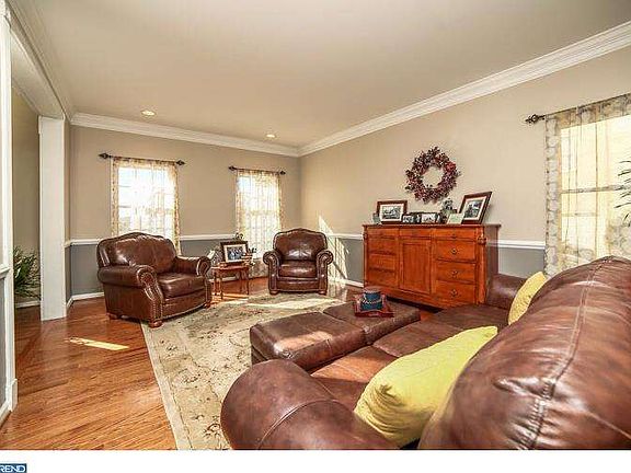 4th image of 307 Rose Glen Ln
