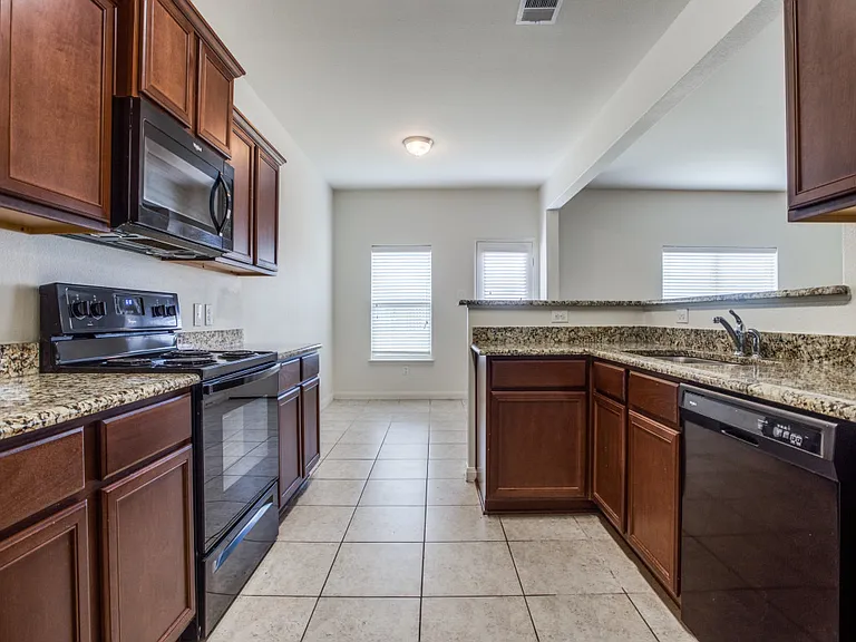 1622 White Mountain Way — Photo 10