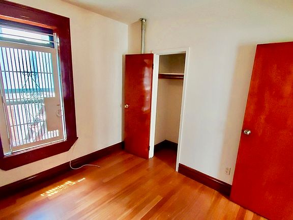 4th image of 208 E 82nd St #27A