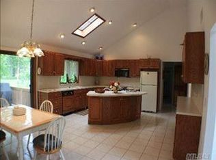 300 Topsail Ln, Southold, NY 11971