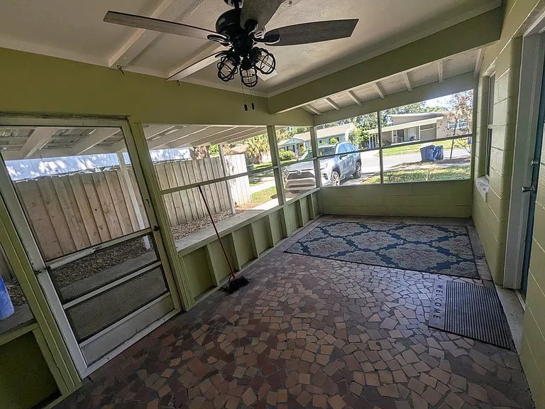 1039 E Walnut St — Photo 13