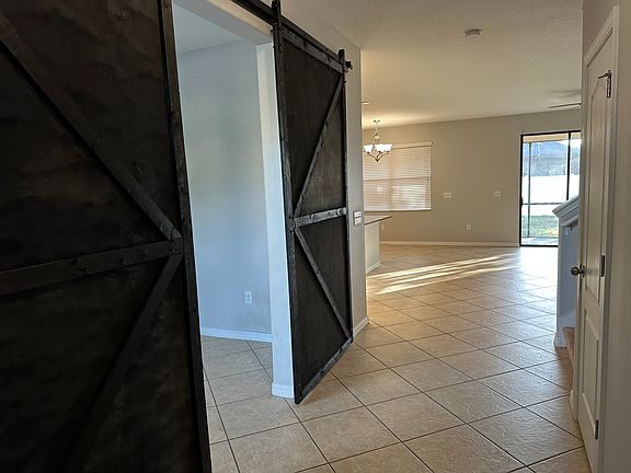 Foyer / Entrance