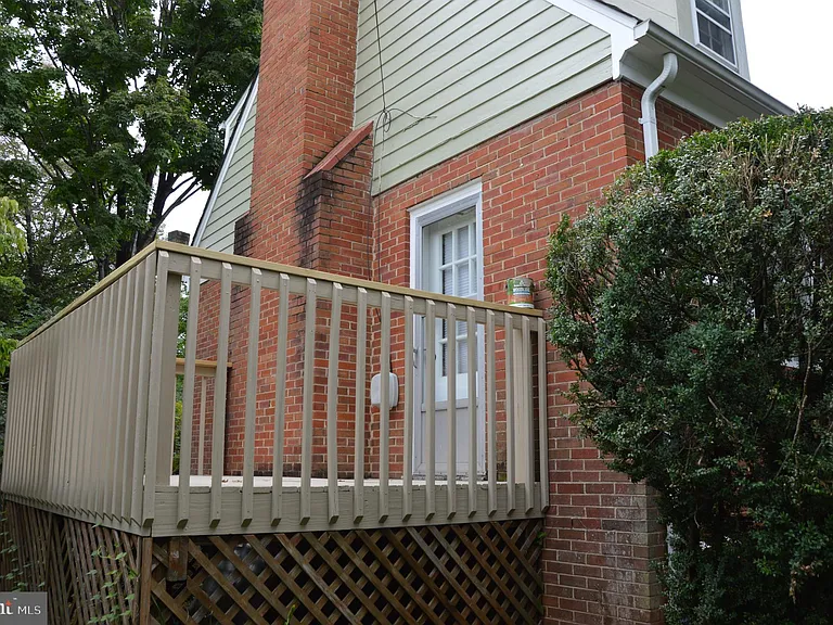 324 W Asher St — Photo 16