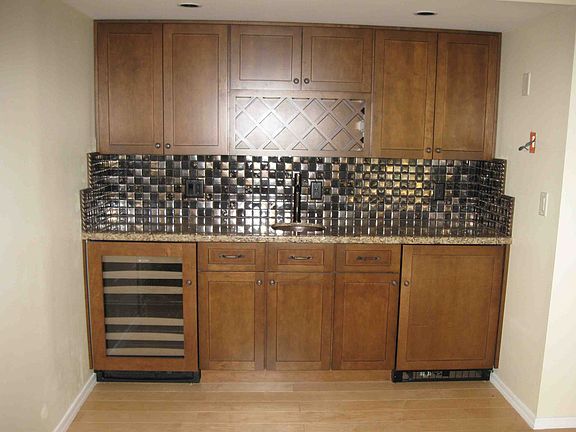 Wet Bar w/Wine Cooler