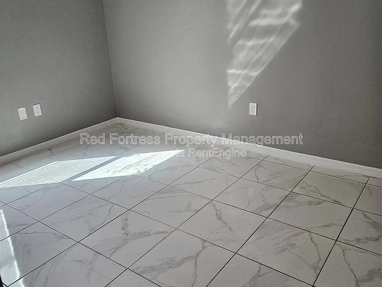 310 Gordon Ave S — Photo 4