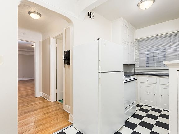 2nd image of 708 NW 19th Ave #1-404