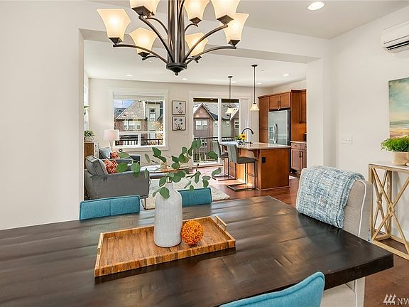 5th image of 1053 10th Ave NE Unit 2.6