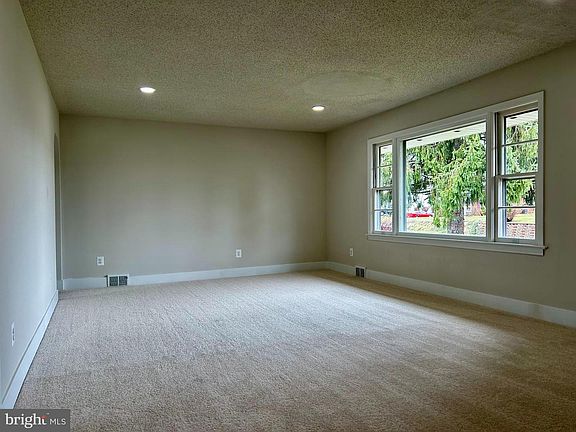 5th image of 17911 Oak Ridge Dr
