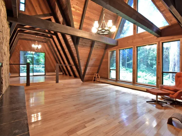 2845 132nd St, Surrey, BC V4P 1J9