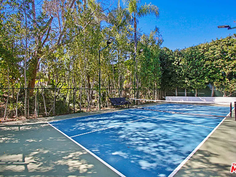 9451 Sunset Blvd — Photo 32