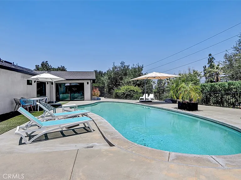 832 N Oceanbluff Ave — Photo 46