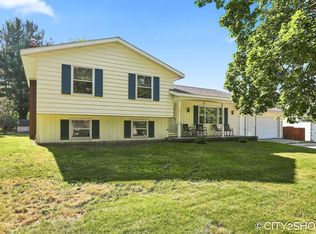 418 Harrison St, Coopersville, MI 49404