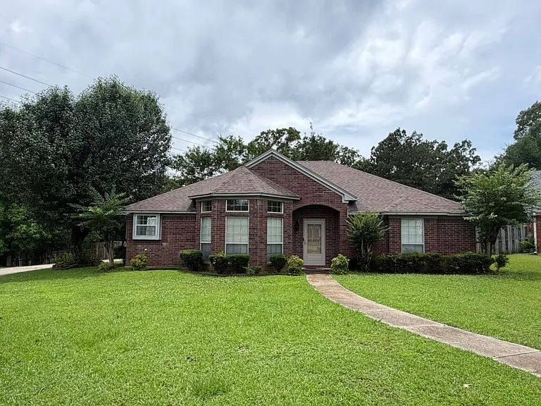 204 Rock Ridge Cir — Photo 1