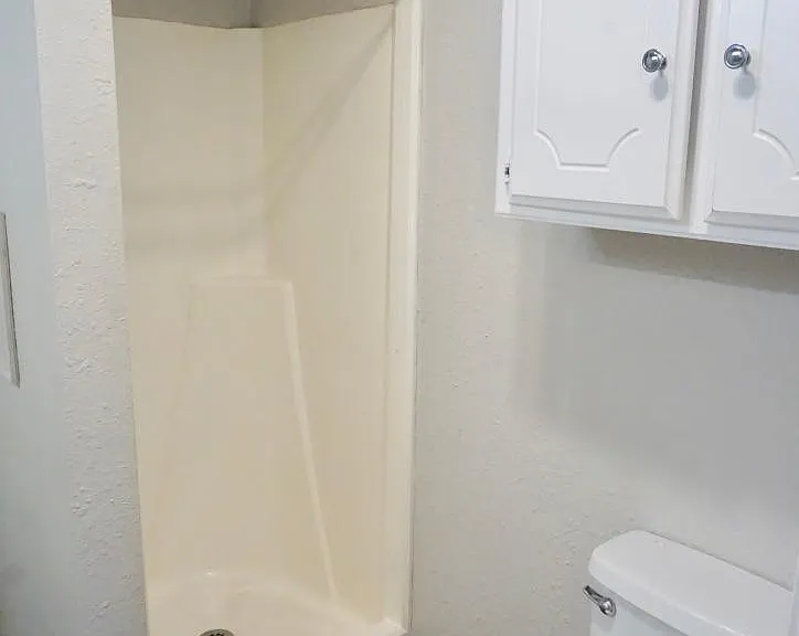 9027 N Rockwell Dr — Photo 32