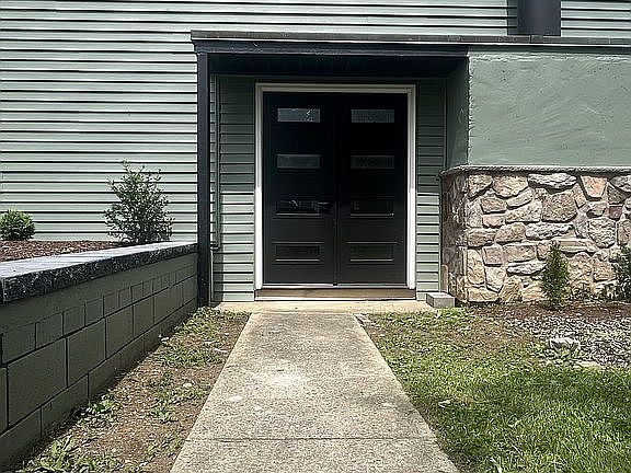 4th image of 273 McKnight St
