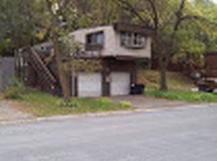 4 N Valley Rd, Chaska, MN 55318