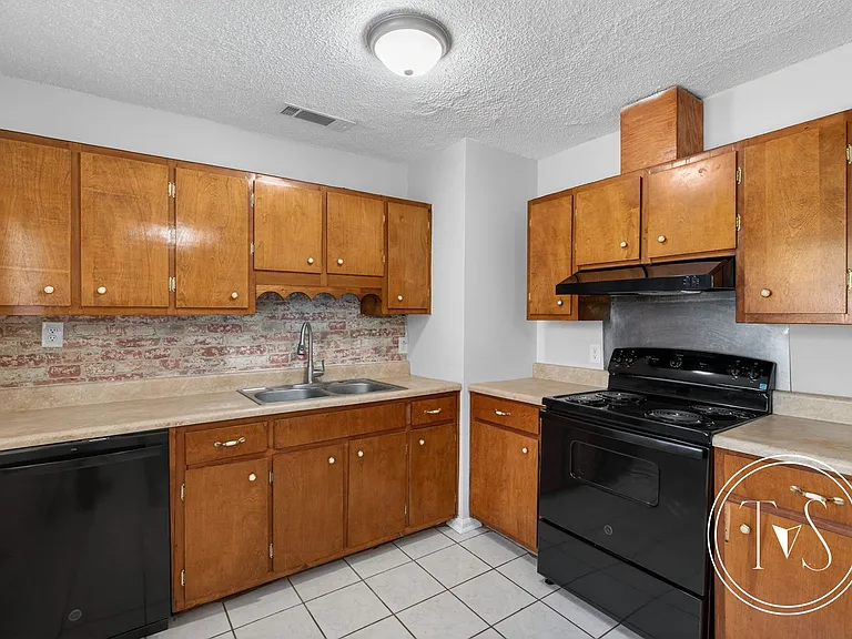 113 Elm St — Photo 11