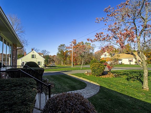 4th image of 265 Vineland Ave