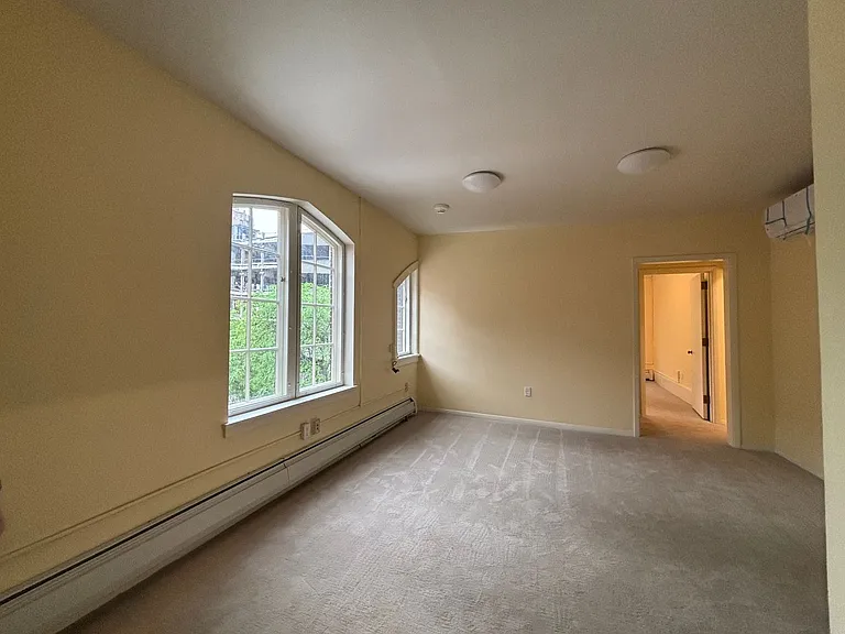310 Montgomery Street — Photo 12