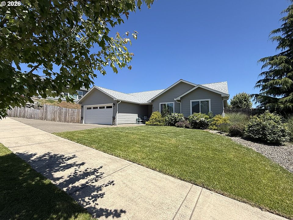 1st image of 784 Pebble Creek St
