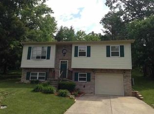 87 Lake Dr, Hurricane, WV 25526