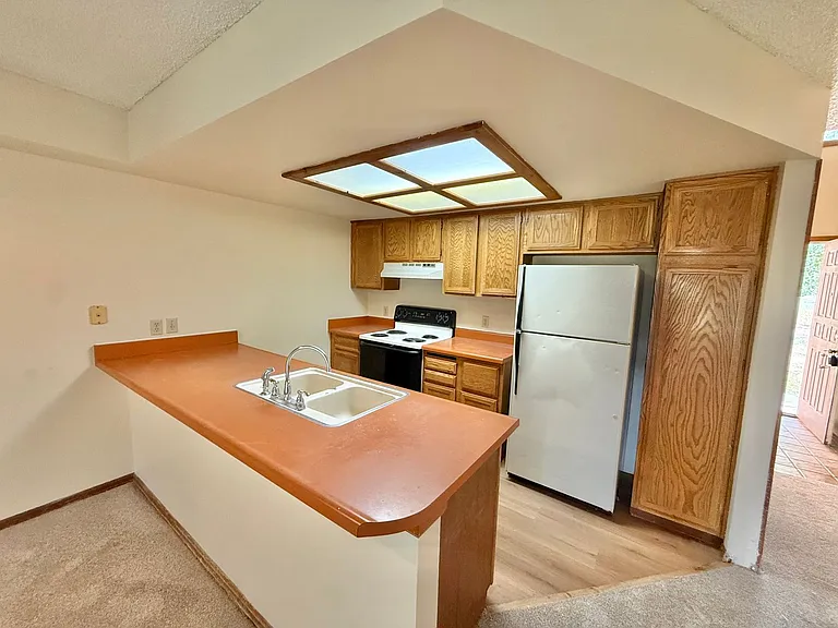 499 Forest Edge Cir — Photo 8
