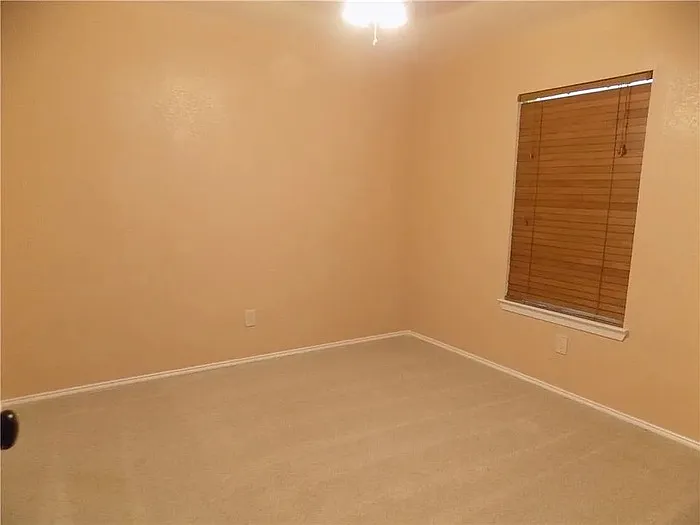 8402 Leesburg Cir — Photo 13