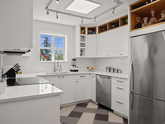 3rd image of 1246 Fairfield Rd #304