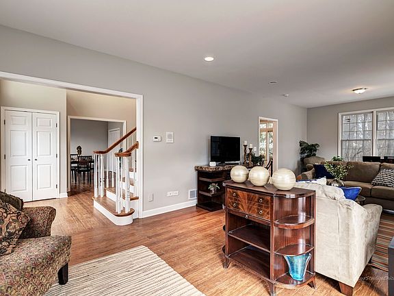 5th image of 955 Ring Ct