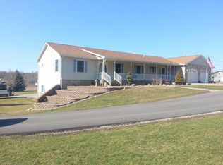 2533 Genesee Rd, Jonesville, MI 49250