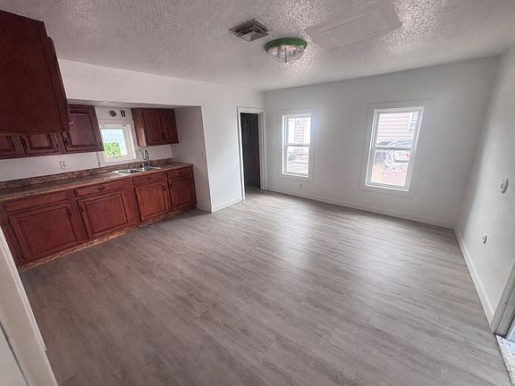 3rd image of 331 St Cloud St