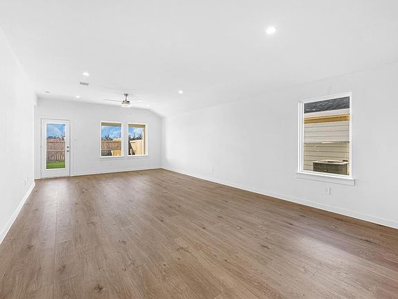 5th image of 8030 Veneto Green Drive