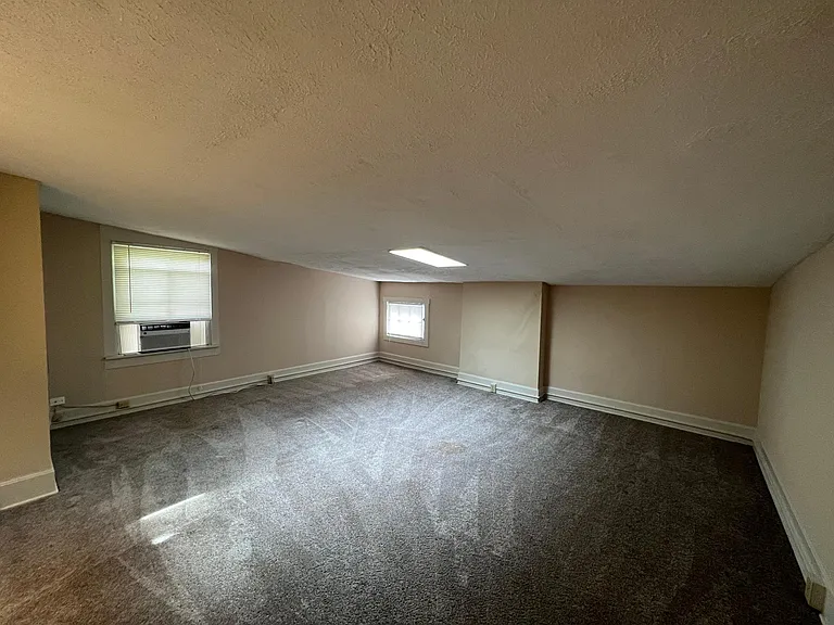 2210 Victor St #3 — Photo 8