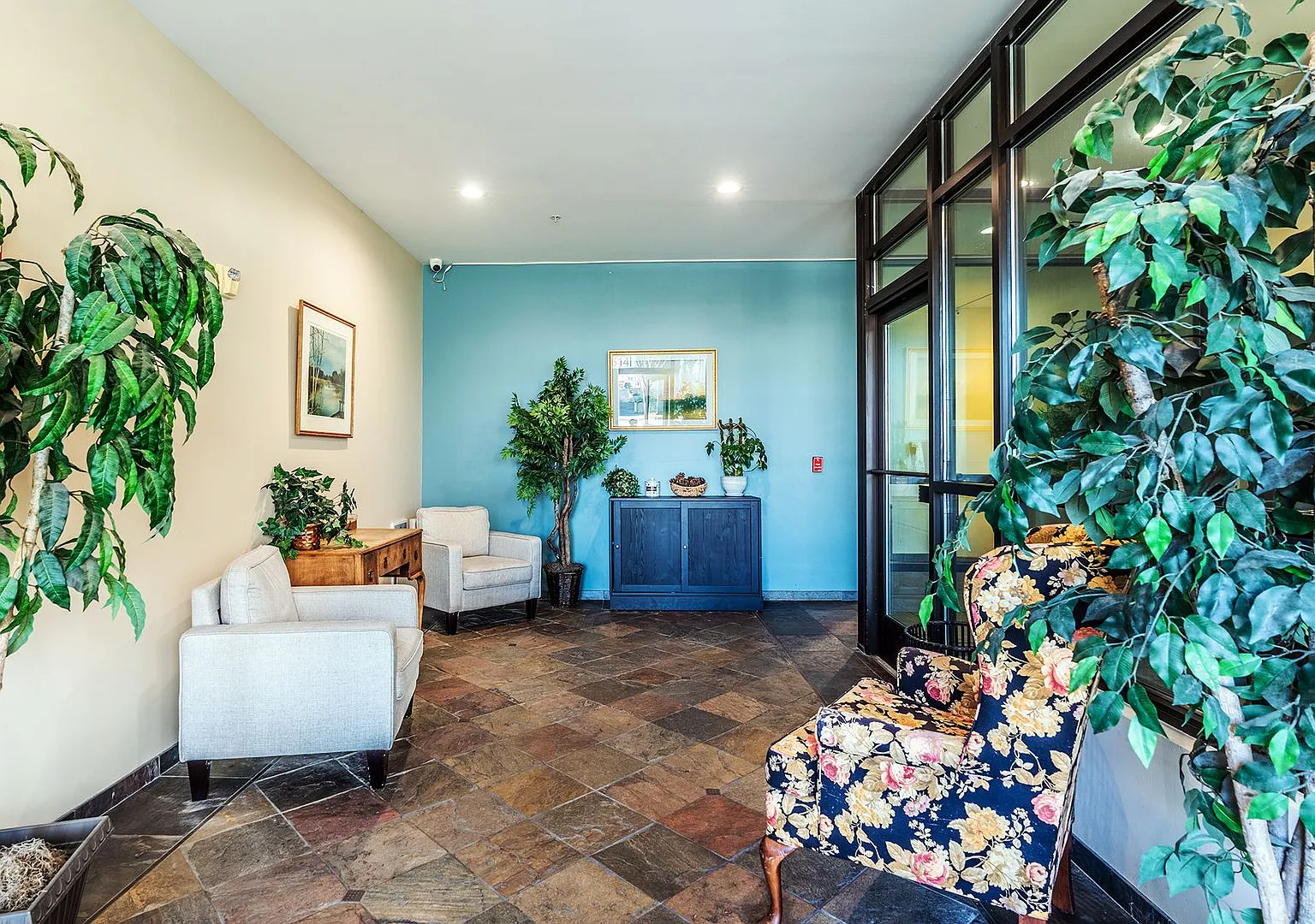 Oak View Apartments — Photo 3
