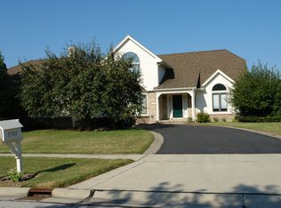 5749 Foxpointe Dr, Sylvania, OH 43560