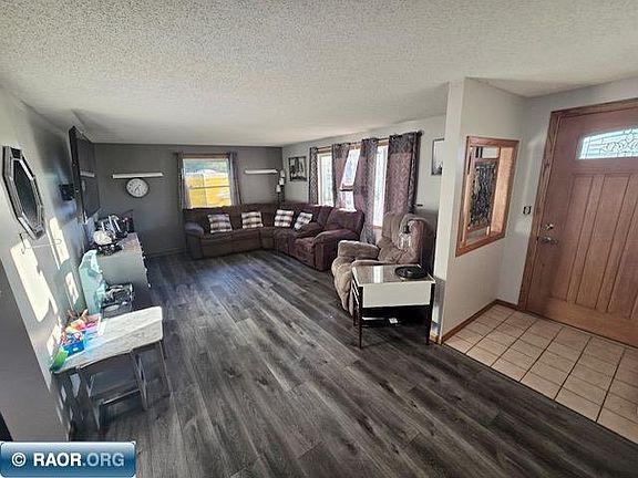 5th image of 410 16th Ave W