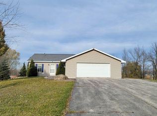 8396 S Chase Rd, Pulaski, WI 54162