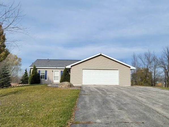 8396 S Chase Rd, Pulaski, WI 54162