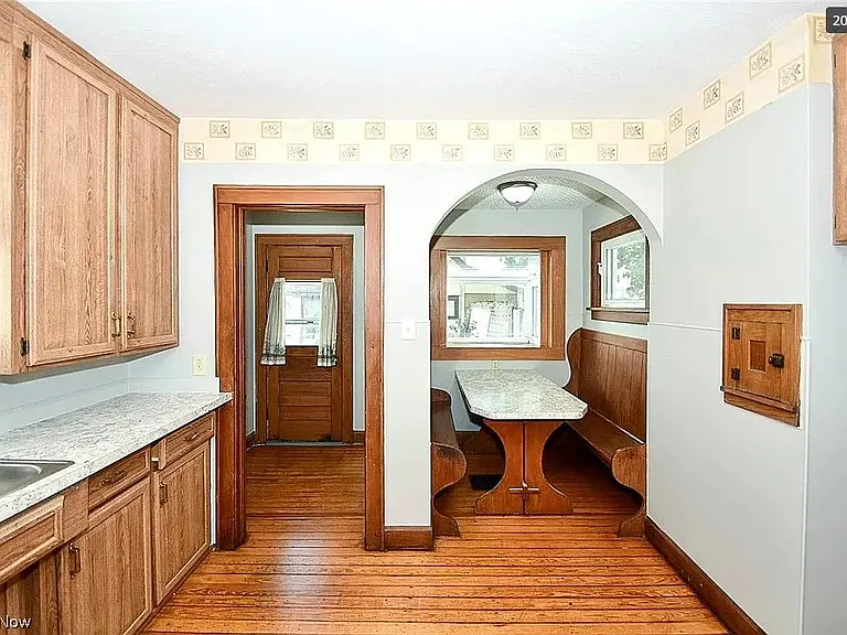 600 Columbus Ave NW — Photo 29