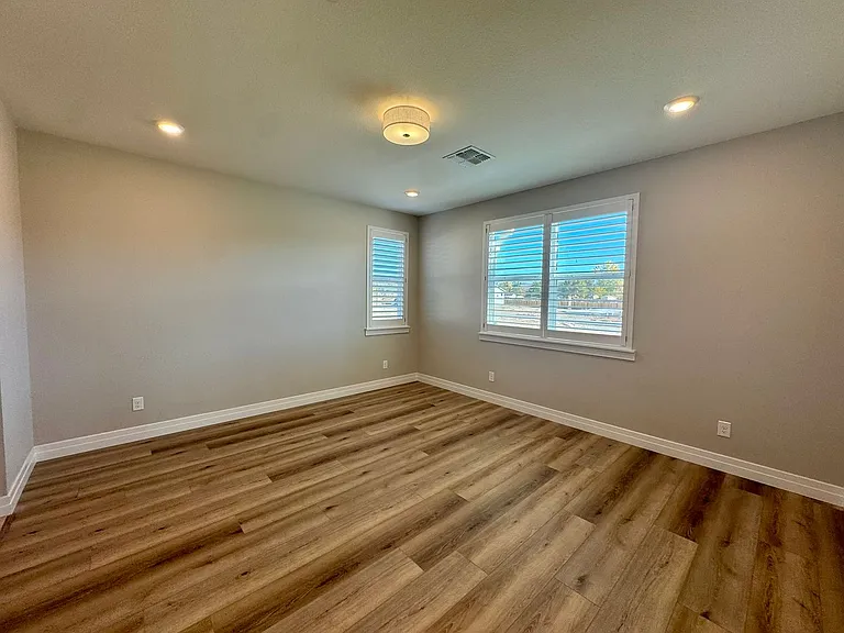 406 Heirloom St — Photo 6