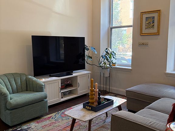 3rd image of 1922 Wallace St Floor 1