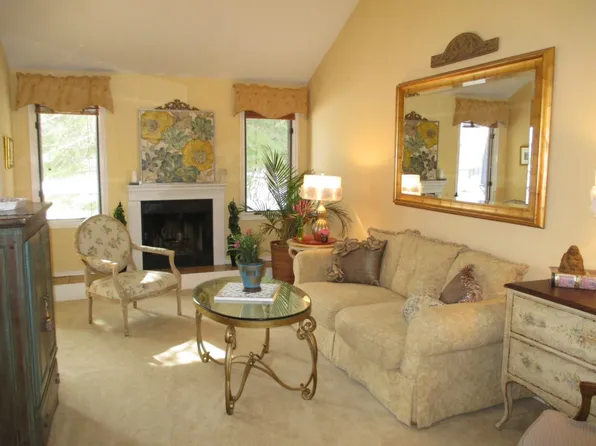 64 Copper Beech Dr, Rocky Hill, CT 06067