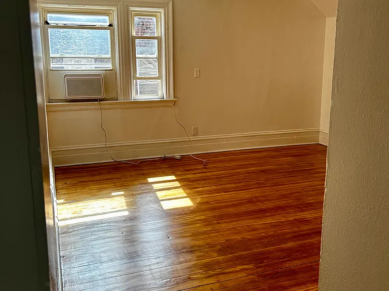 400 Whitney Ave #17 — Photo 8