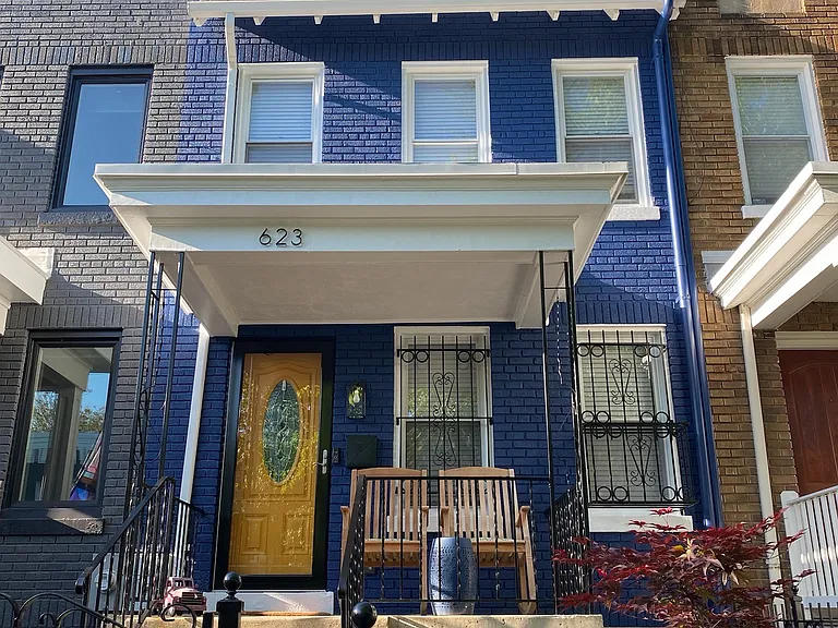623 Morton Pl NE — Photo 1