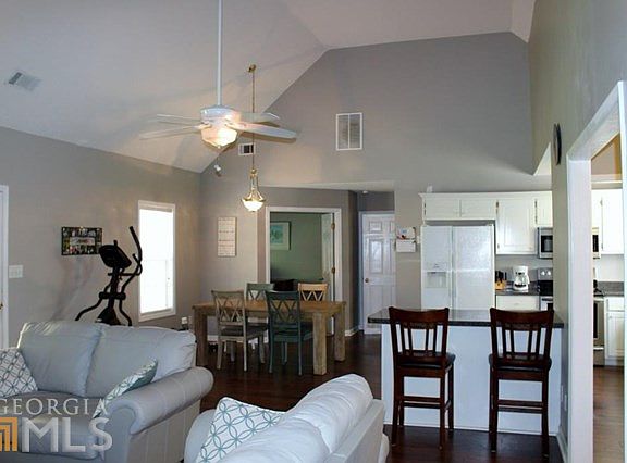 3rd image of 304 Lyman Ct